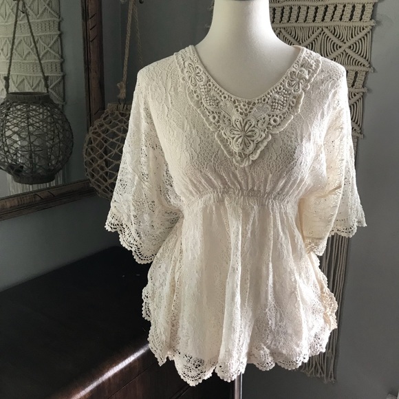 Forever 21 Tops - Cream lace top - M